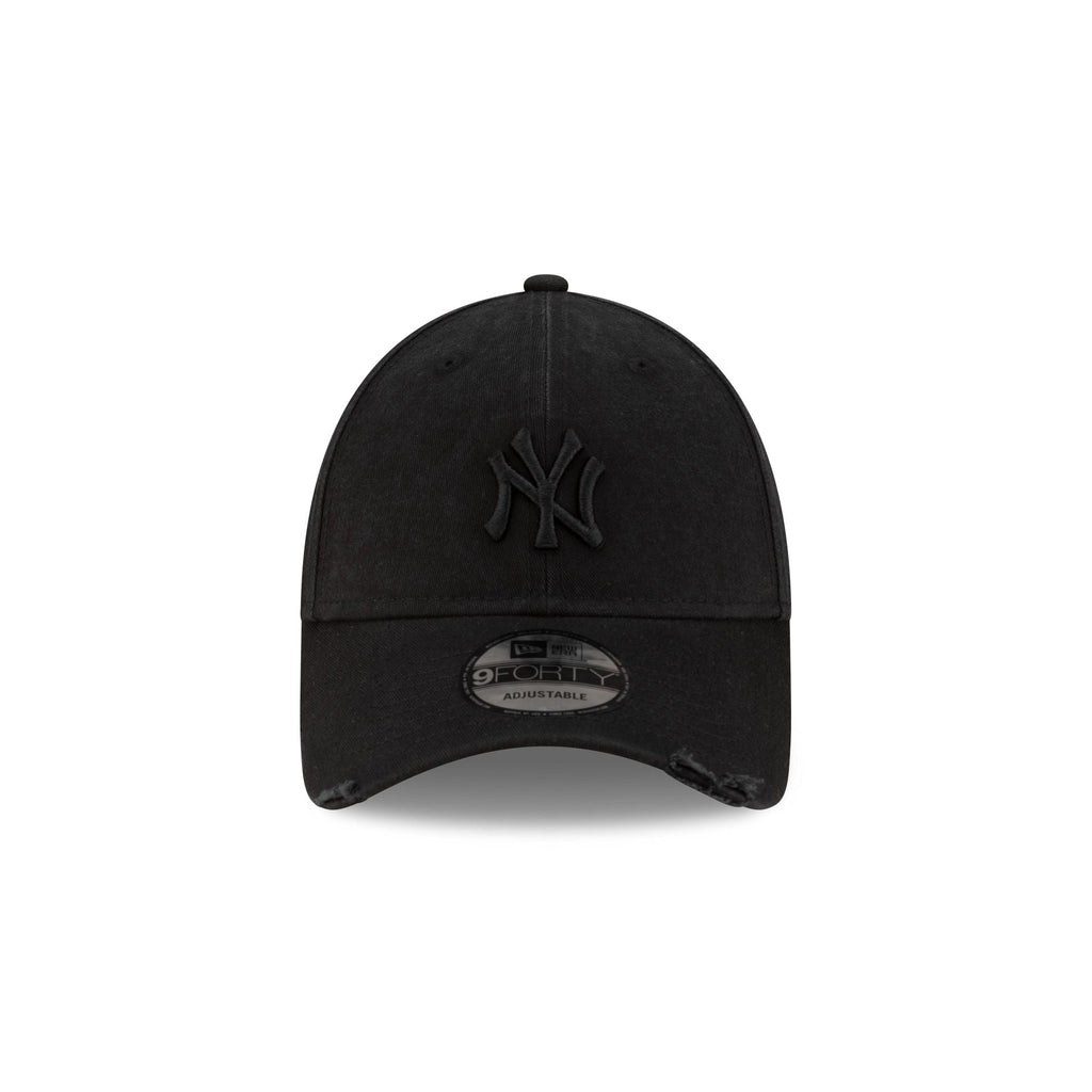 New York Yankees Distressed Black 9FORTY Adjustable Hat