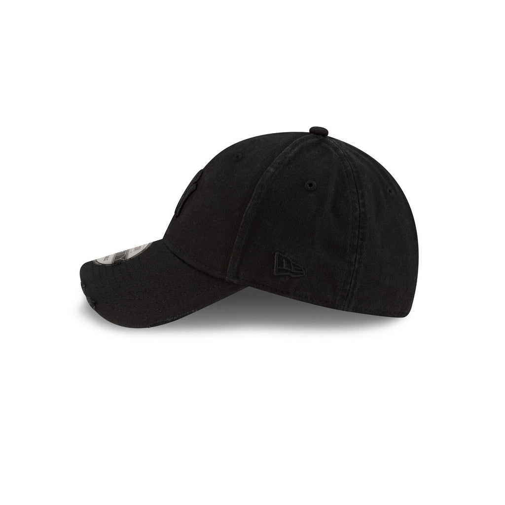 New York Yankees Distressed Black 9FORTY Adjustable Hat