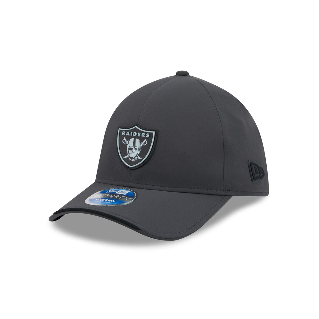 Las Vegas Raiders 2026 Sideline Cold Weather 39THIRTY M-Crown Stretch Fit Hat