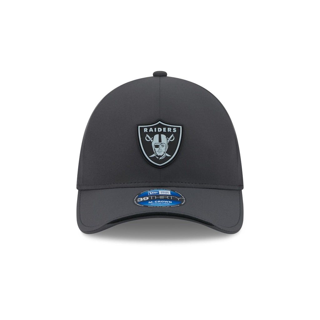 Las Vegas Raiders 2026 Sideline Cold Weather 39THIRTY M-Crown Stretch Fit Hat