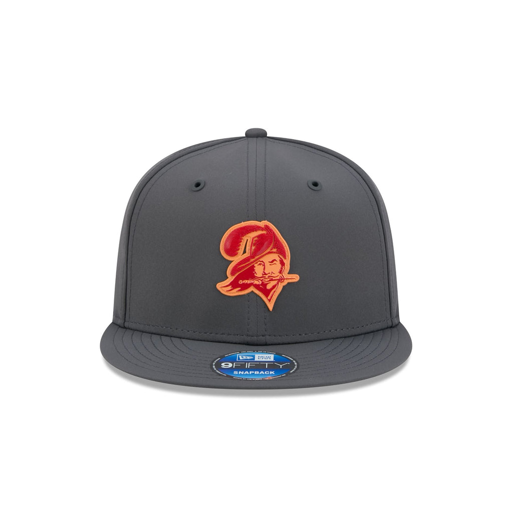 Tampa Bay Buccaneers 2026 Sideline Cold Weather Historic 9FIFTY Snapback Hat