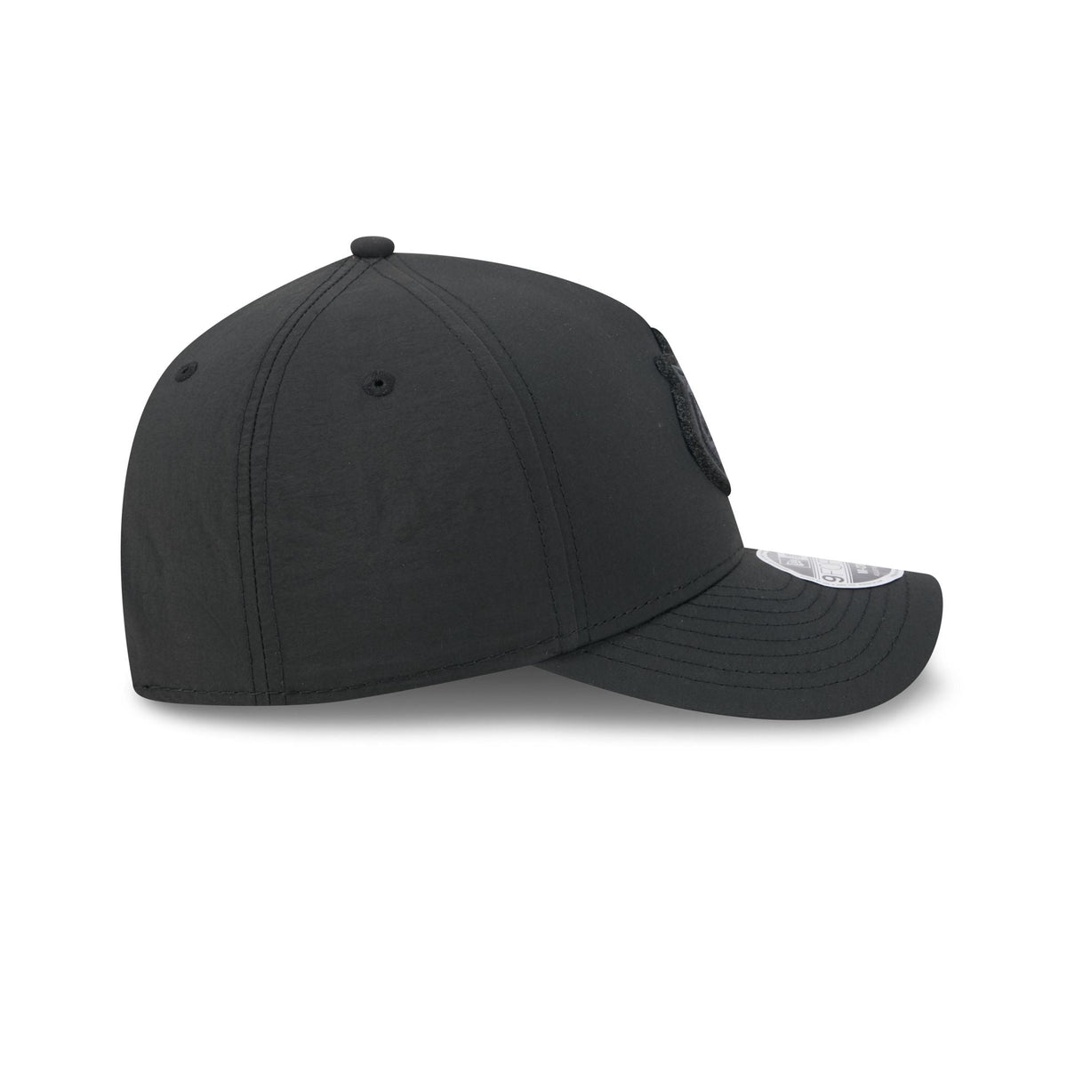 Alpha Industries x Vancouver Canucks Nylon Black 9FORTY M-Crown A-Frame Snapback Hat